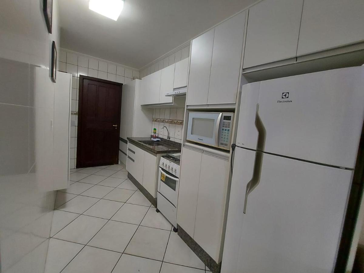 Apartamento 12 - Bombinhas - 200 Metros Da Praia エクステリア 写真