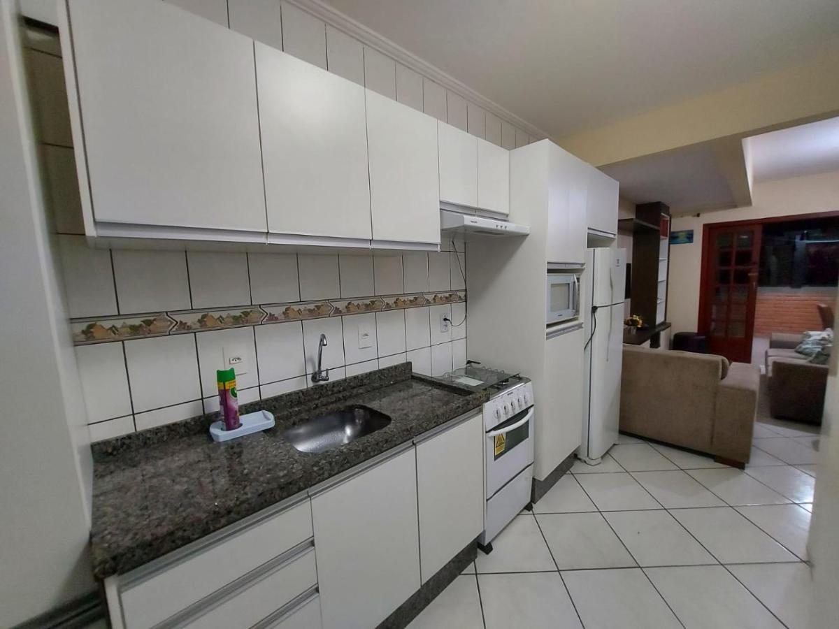 Apartamento 12 - Bombinhas - 200 Metros Da Praia エクステリア 写真