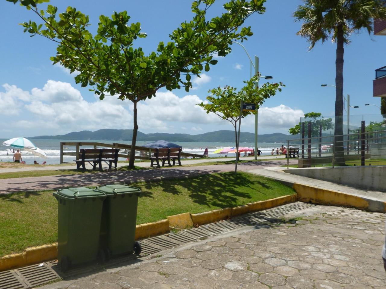 Apartamento 12 - Bombinhas - 200 Metros Da Praia エクステリア 写真